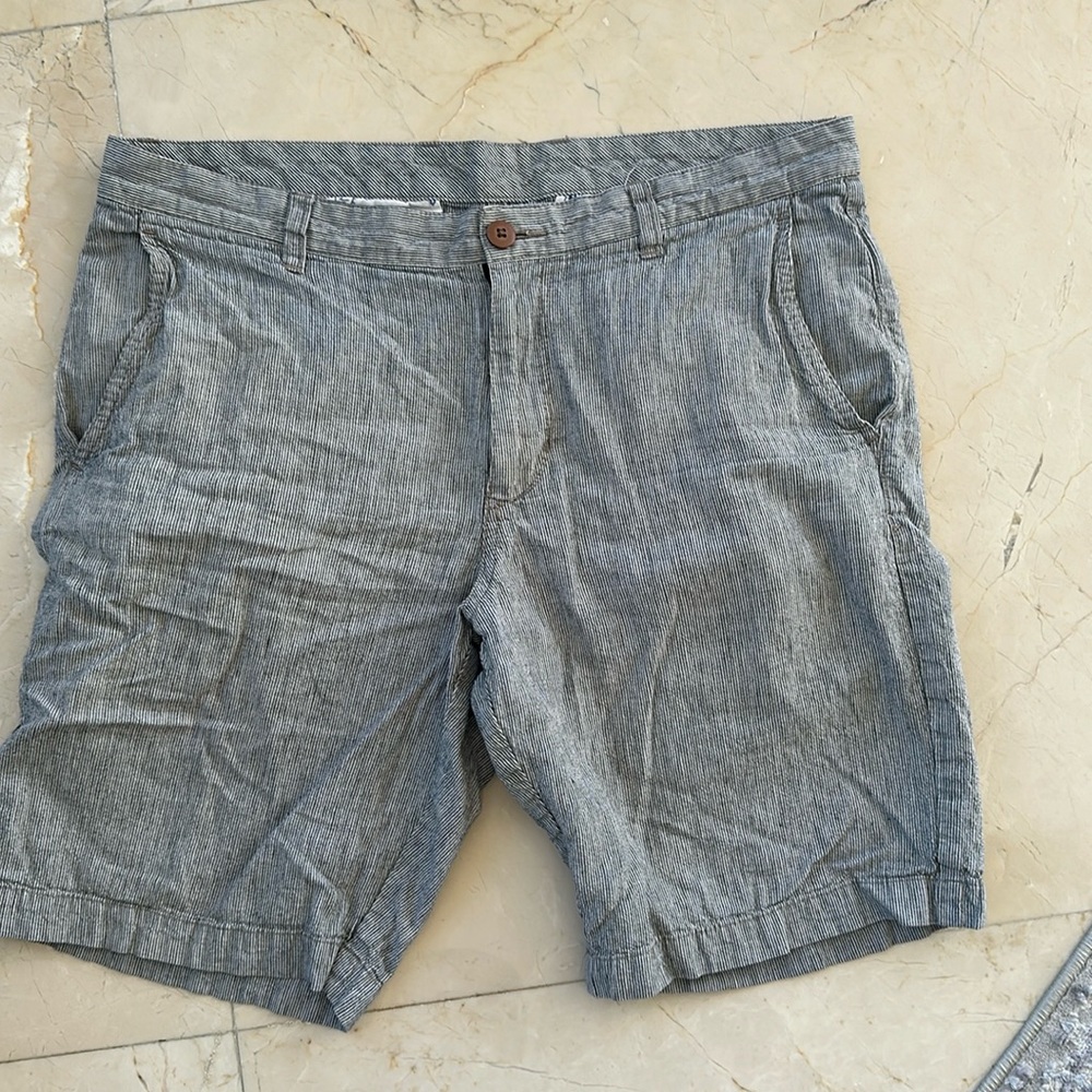 Men’s stripe shorts